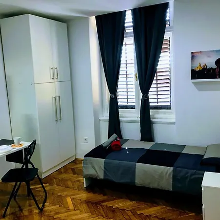 Zpula Center And Affittacamere 2*