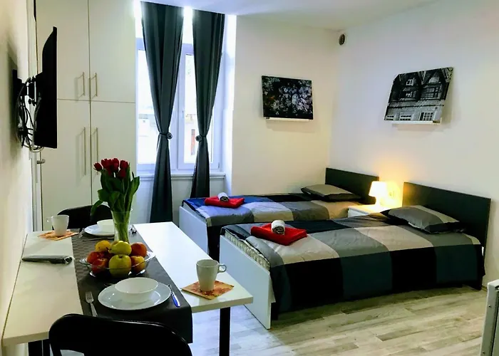 Zpula Center And 게스트하우스 풀라