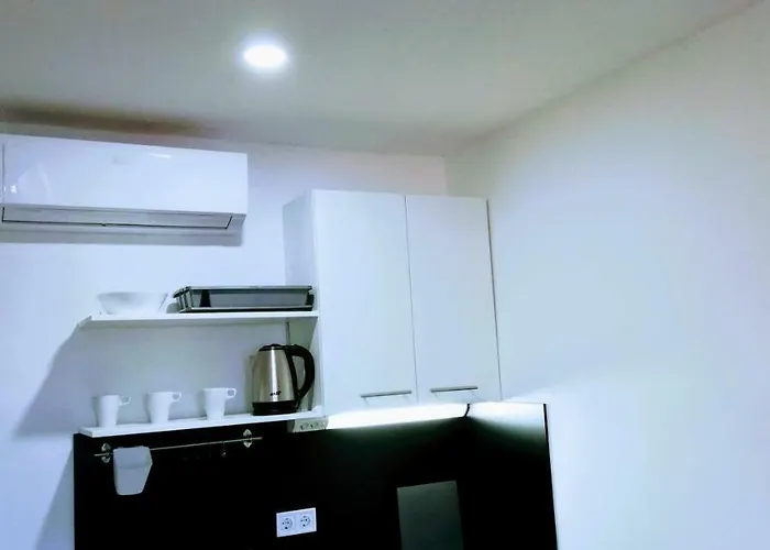 Zpula Center And 게스트하우스 풀라