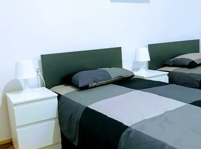 Zpula Center And 게스트하우스 풀라