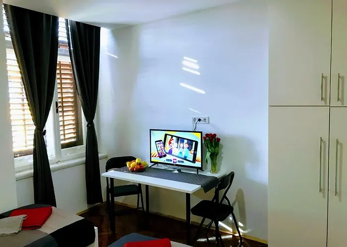 Zpula Center And 게스트하우스 2*