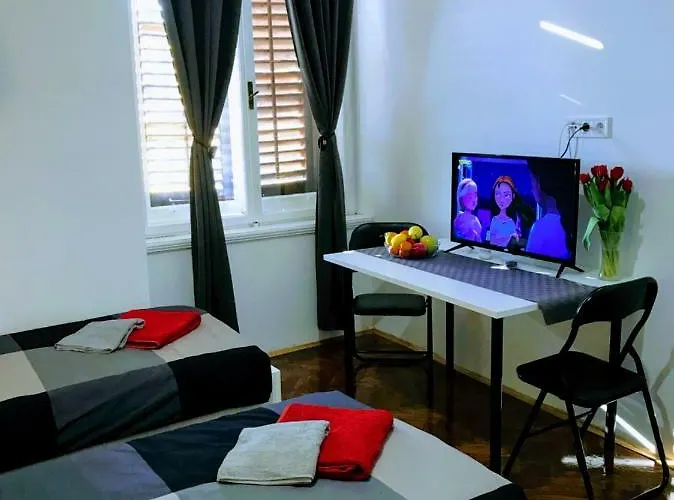 게스트하우스 Zpula Center And 2*