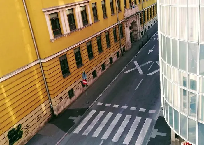 Zpula Center And 게스트하우스 풀라