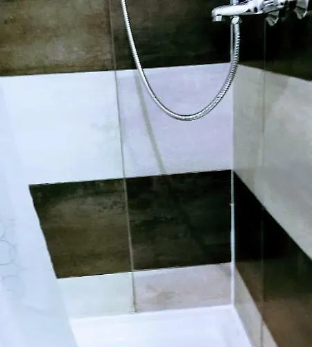 Zpula Center And 게스트하우스 풀라